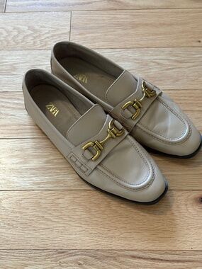 Zara Leather beige loafers